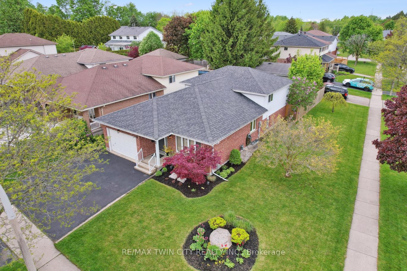Photo 1 of 2 Cora Drive, Kitchener — HOMEH