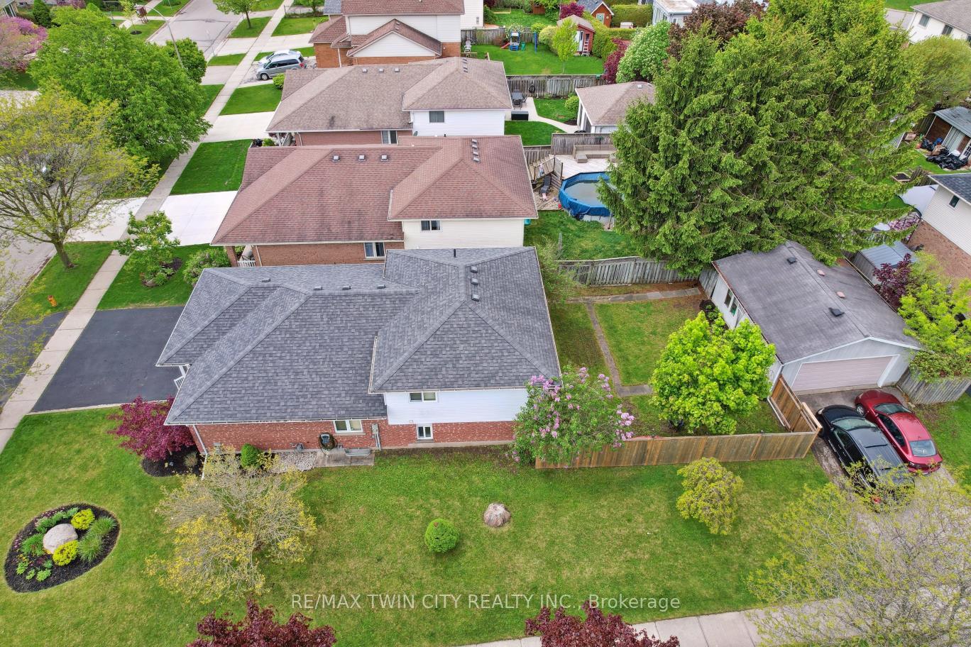 Photo 2 of 2 Cora Drive, Kitchener — HOMEH