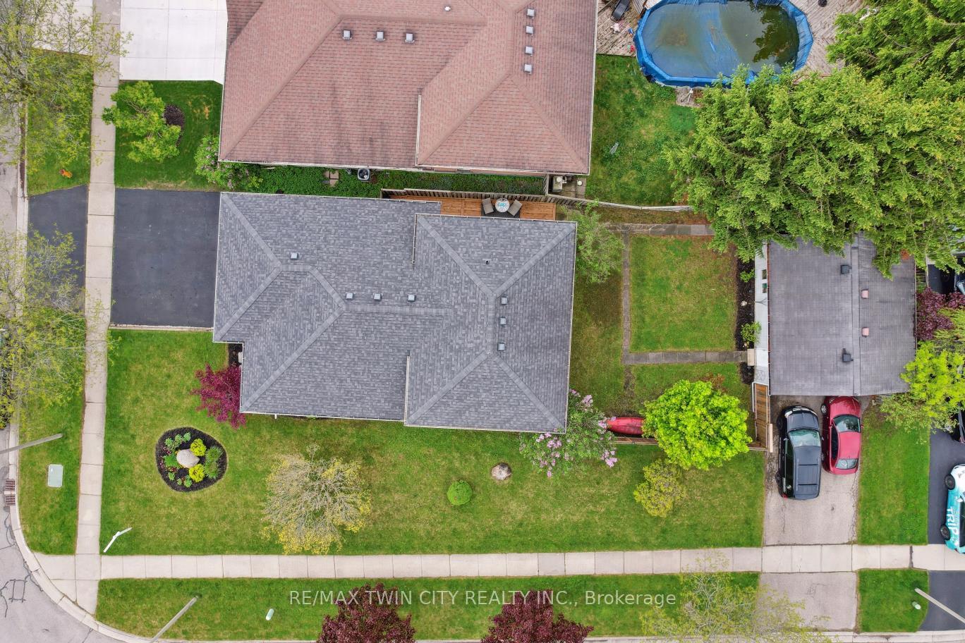 Photo 3 of 2 Cora Drive, Kitchener — HOMEH