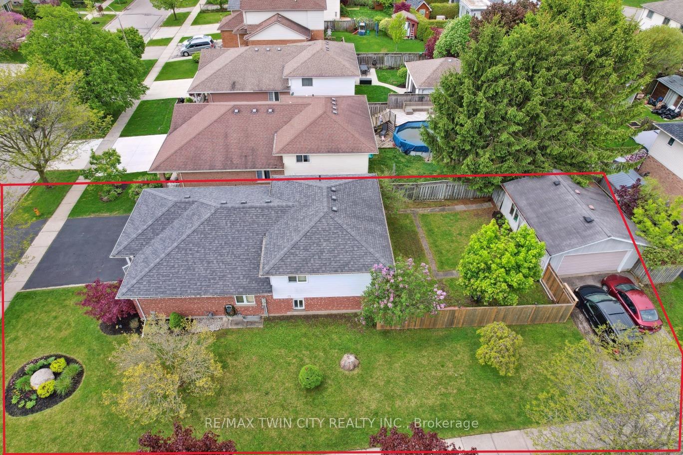 Photo 4 of 2 Cora Drive, Kitchener — HOMEH