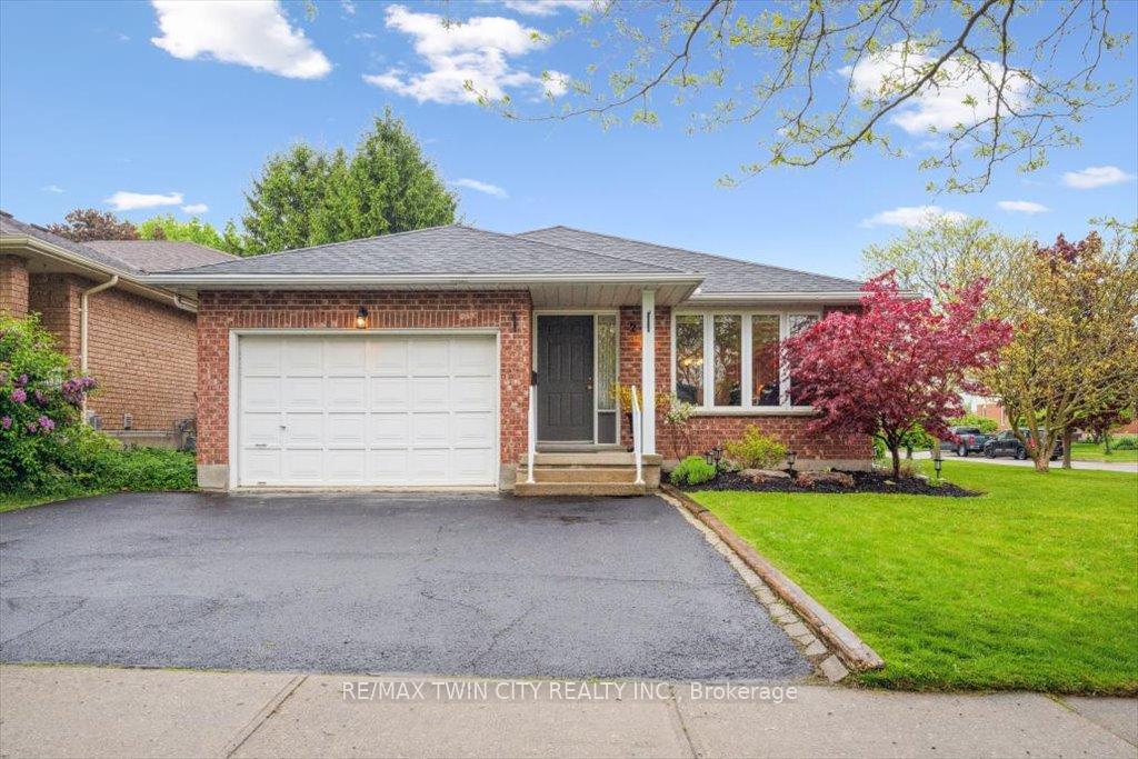 Photo 5 of 2 Cora Drive, Kitchener — HOMEH