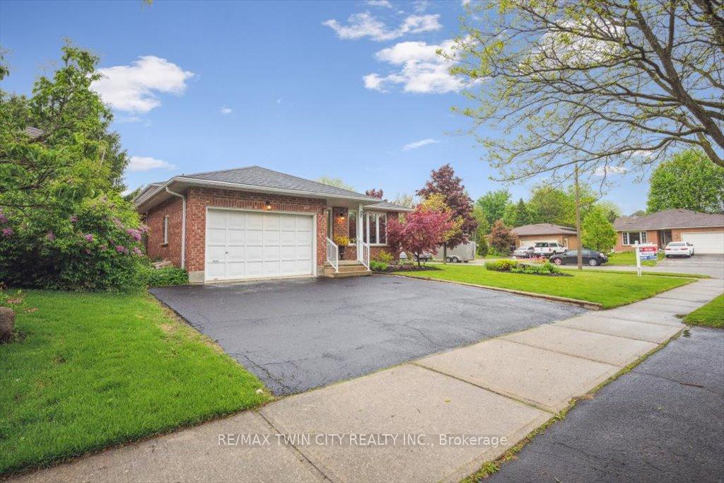 Photo 6 of 2 Cora Drive, Kitchener — HOMEH