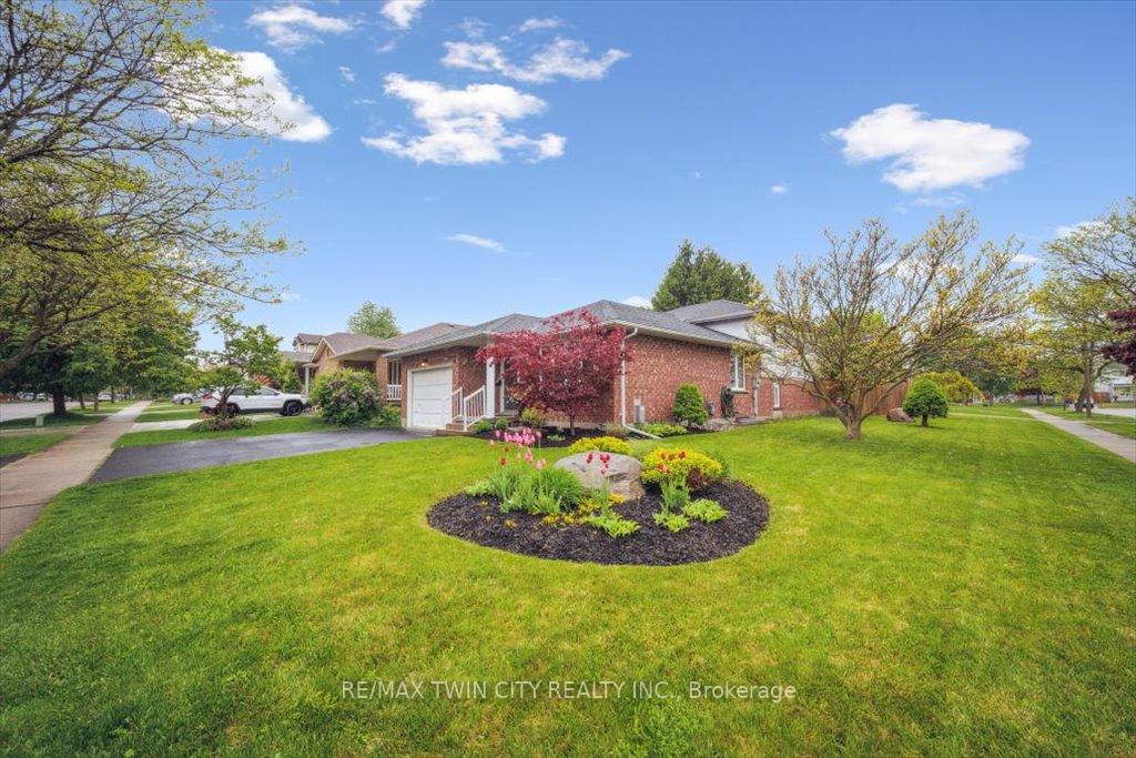 Photo 7 of 2 Cora Drive, Kitchener — HOMEH