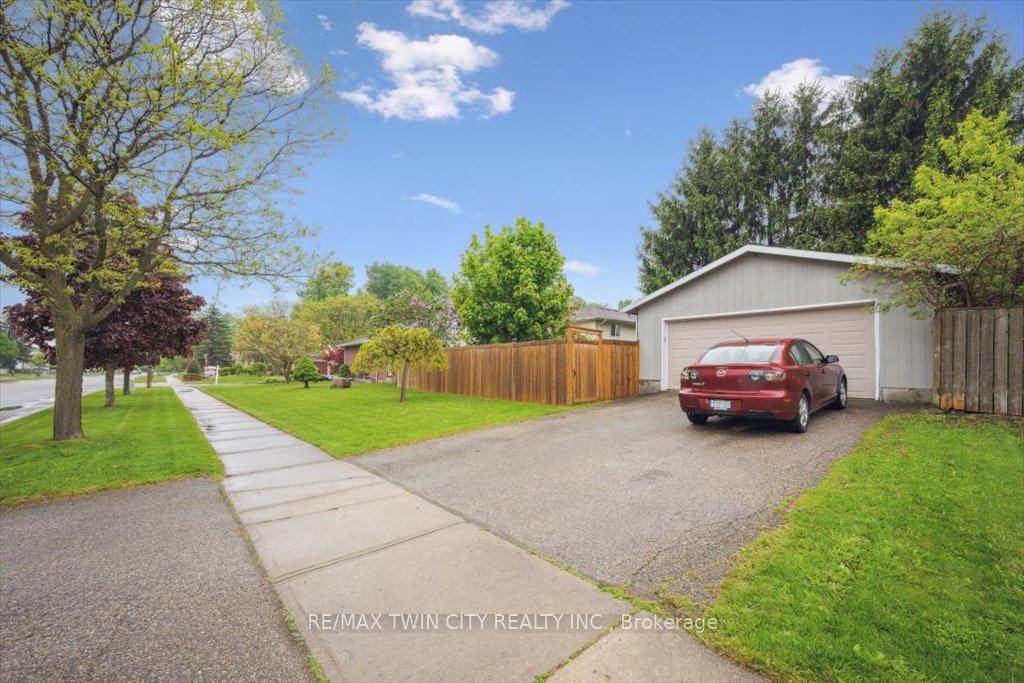 Photo 9 of 2 Cora Drive, Kitchener — HOMEH