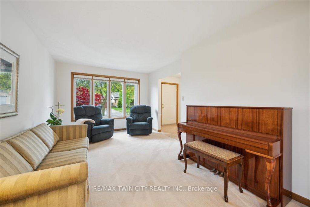 Photo 13 of 2 Cora Drive, Kitchener — HOMEH