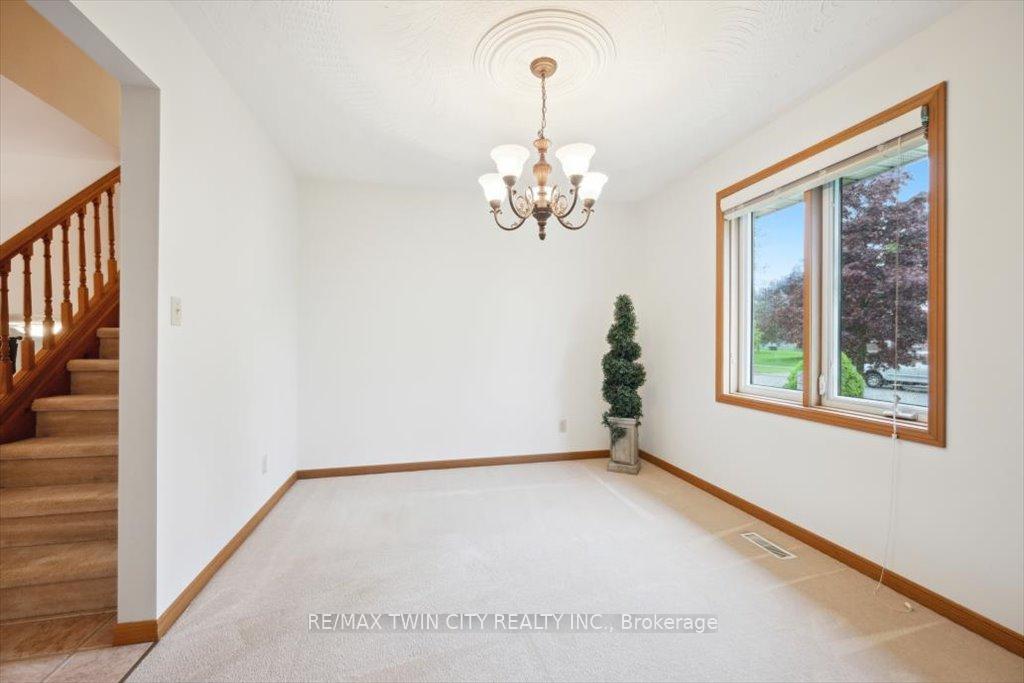 Photo 14 of 2 Cora Drive, Kitchener — HOMEH