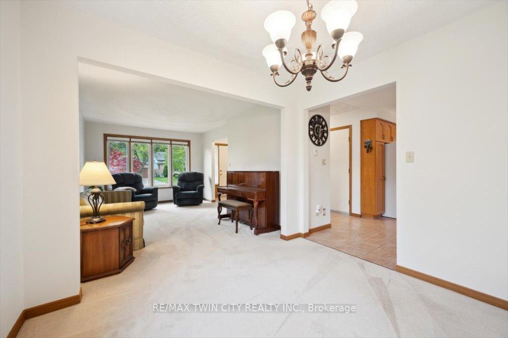 Photo 15 of 2 Cora Drive, Kitchener — HOMEH