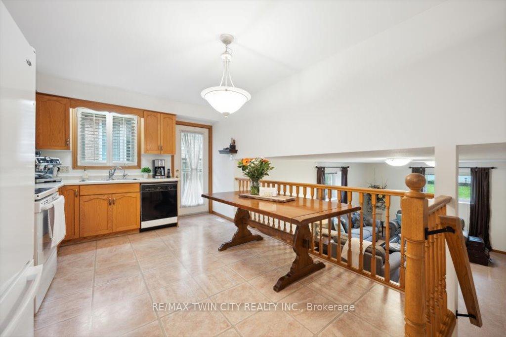 Photo 16 of 2 Cora Drive, Kitchener — HOMEH
