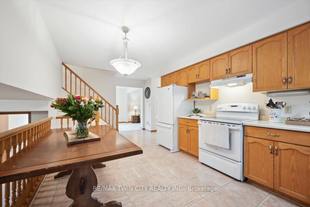 Photo 18 of 2 Cora Drive, Kitchener — HOMEH