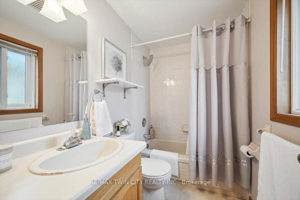 Photo 22 of 2 Cora Drive, Kitchener — HOMEH