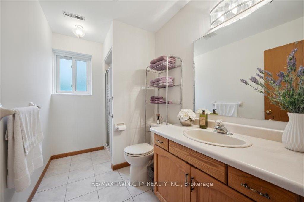 Photo 33 of 2 Cora Drive, Kitchener — HOMEH