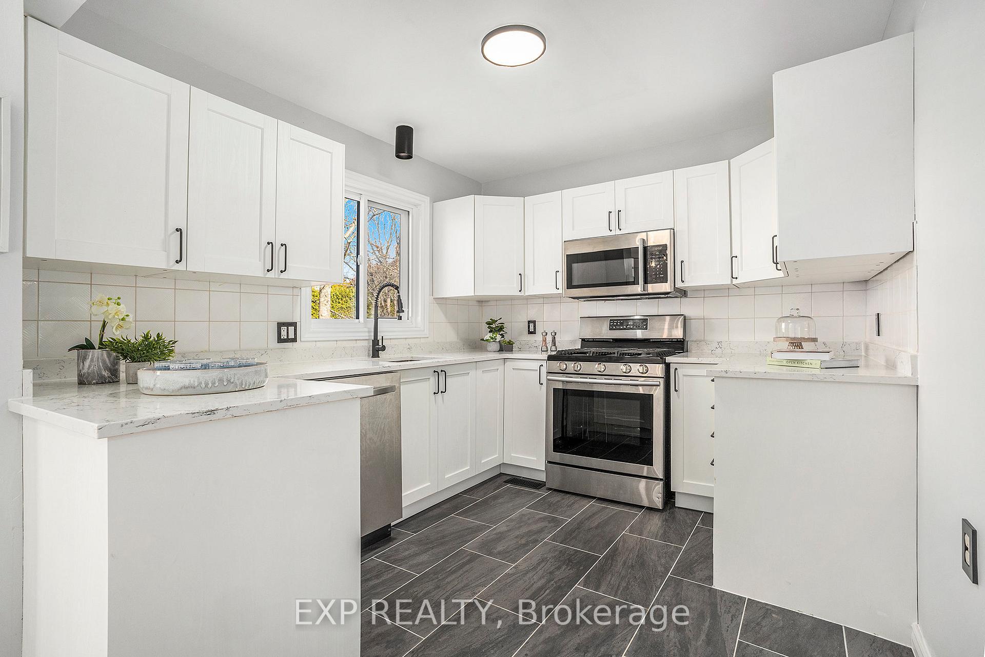 Photo 7 of 33 Bridle Park Drive, Ottawa, Kanata - Bridlewood — HOMEH