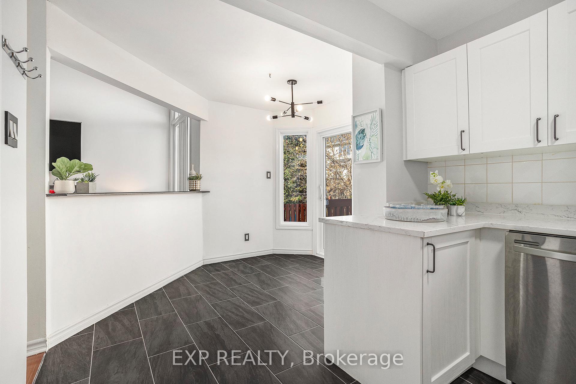 Photo 10 of 33 Bridle Park Drive, Ottawa, Kanata - Bridlewood — HOMEH