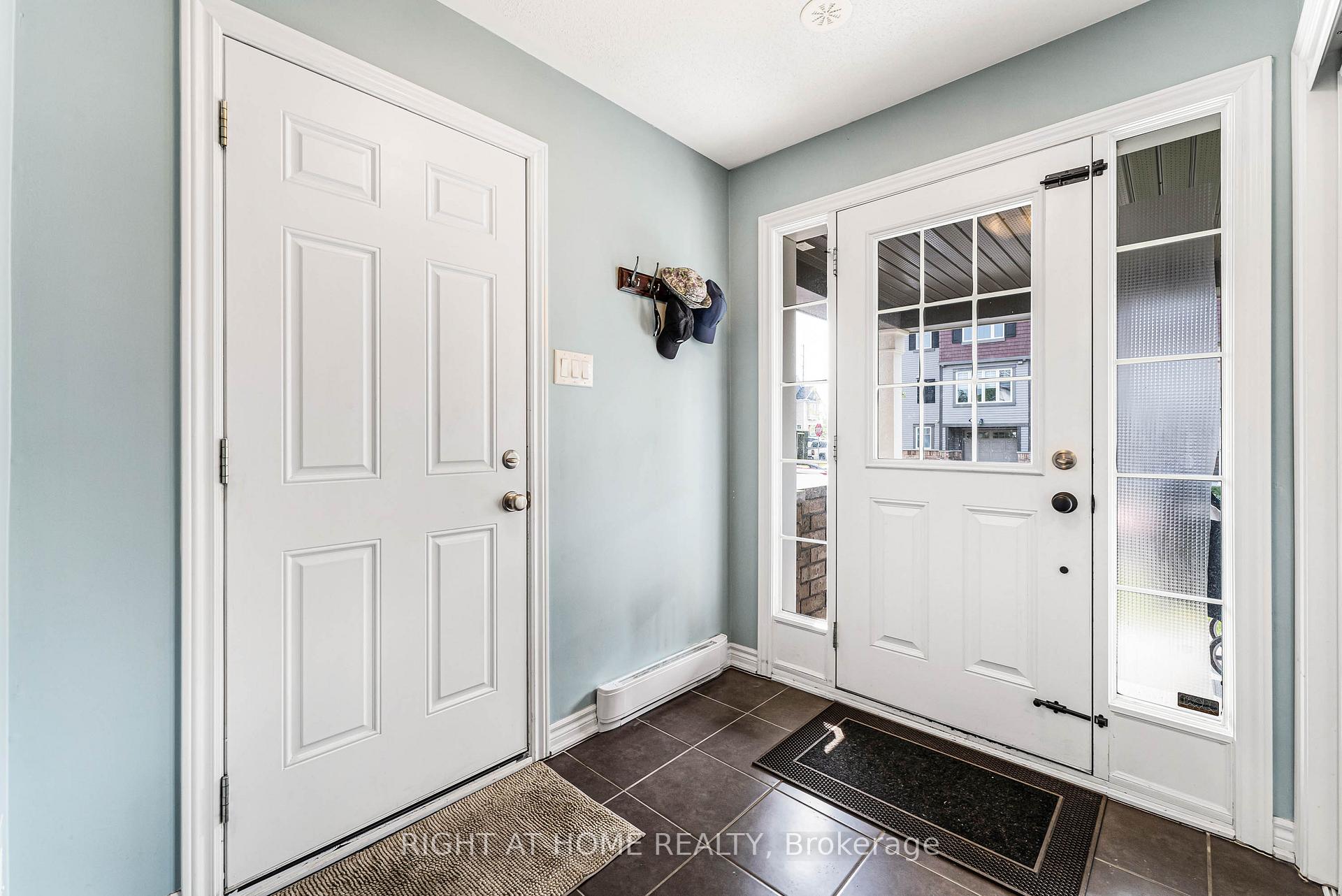 Photo 3 of 12 Streambank Street, Ottawa, Kanata - Emerald Meadows/Trailwest — HOMEH