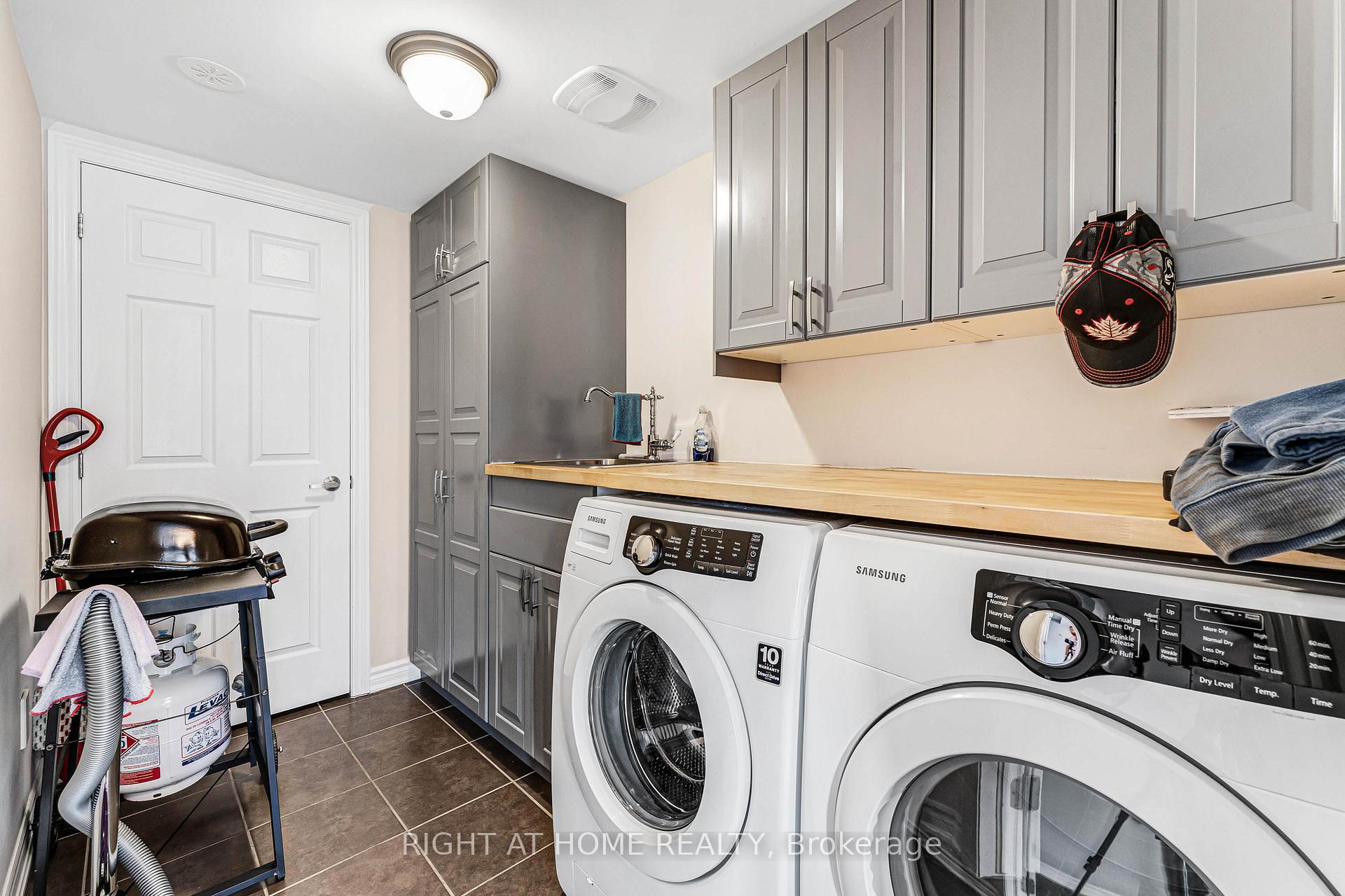 Photo 5 of 12 Streambank Street, Ottawa, Kanata - Emerald Meadows/Trailwest — HOMEH
