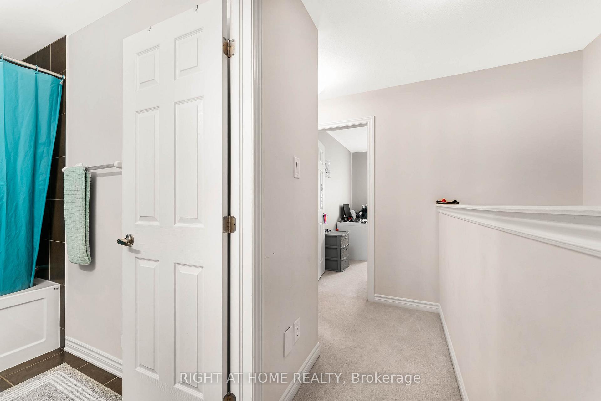 Photo 7 of 12 Streambank Street, Ottawa, Kanata - Emerald Meadows/Trailwest — HOMEH