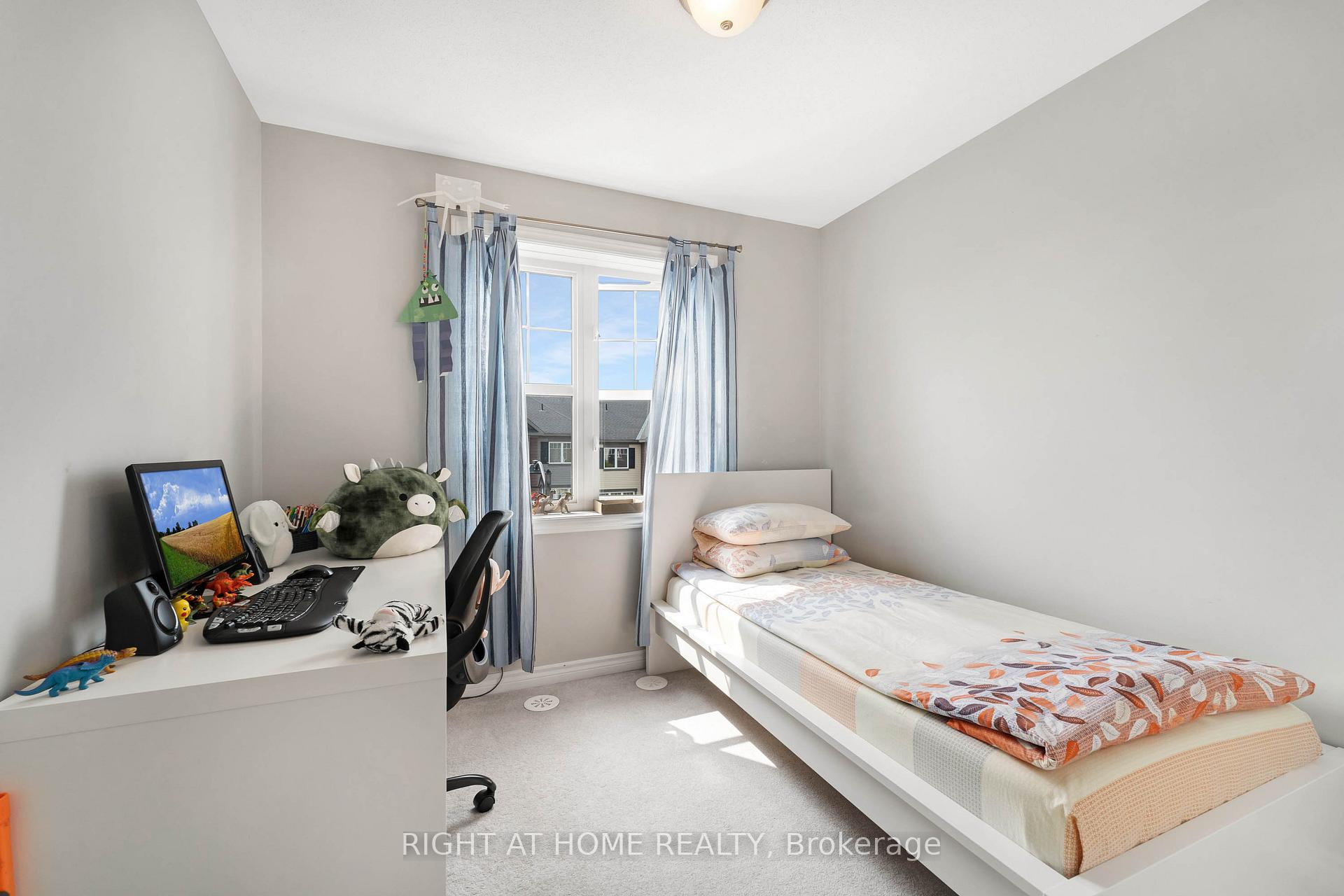 Photo 9 of 12 Streambank Street, Ottawa, Kanata - Emerald Meadows/Trailwest — HOMEH