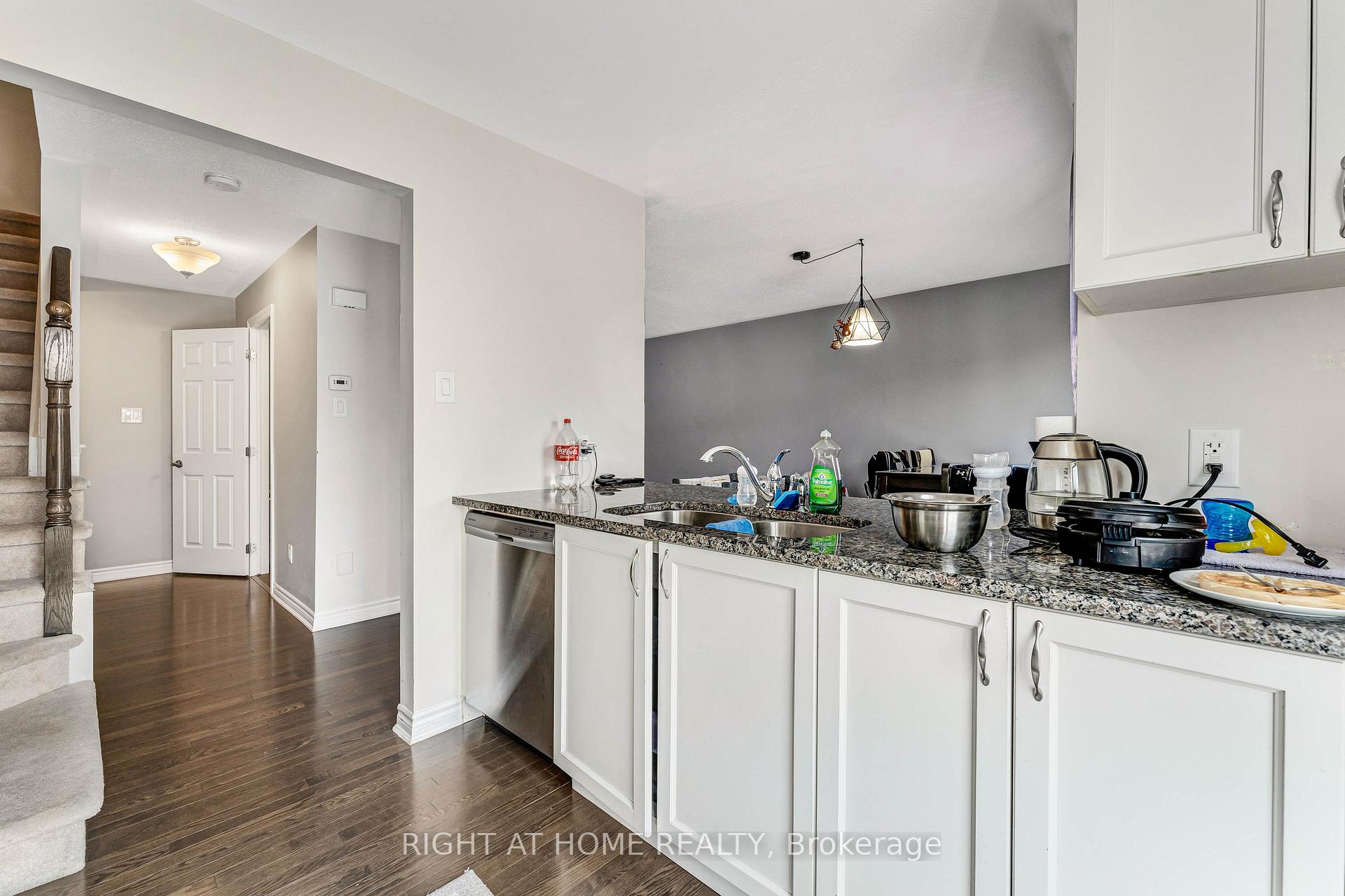 Photo 13 of 12 Streambank Street, Ottawa, Kanata - Emerald Meadows/Trailwest — HOMEH