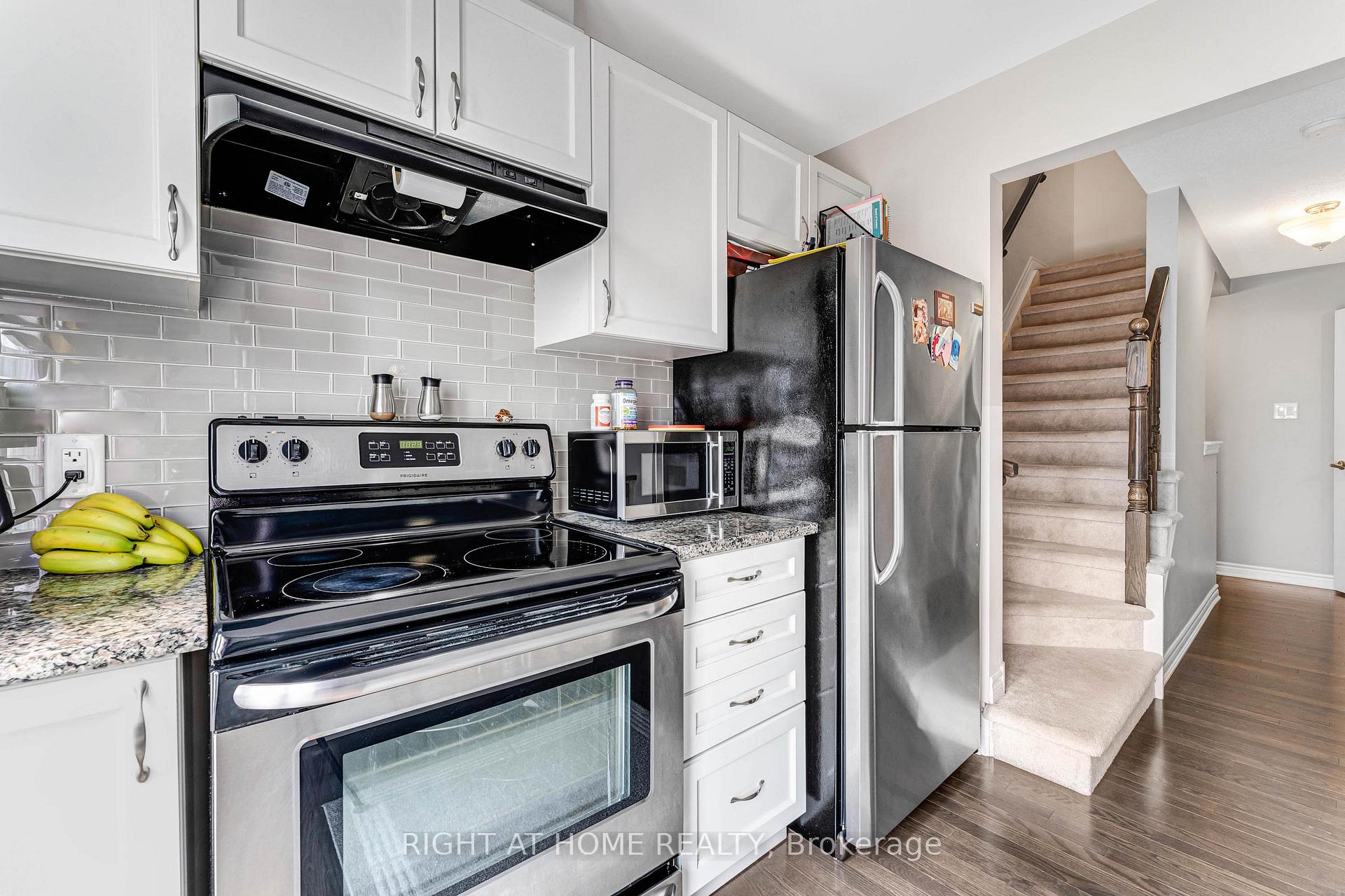 Photo 14 of 12 Streambank Street, Ottawa, Kanata - Emerald Meadows/Trailwest — HOMEH