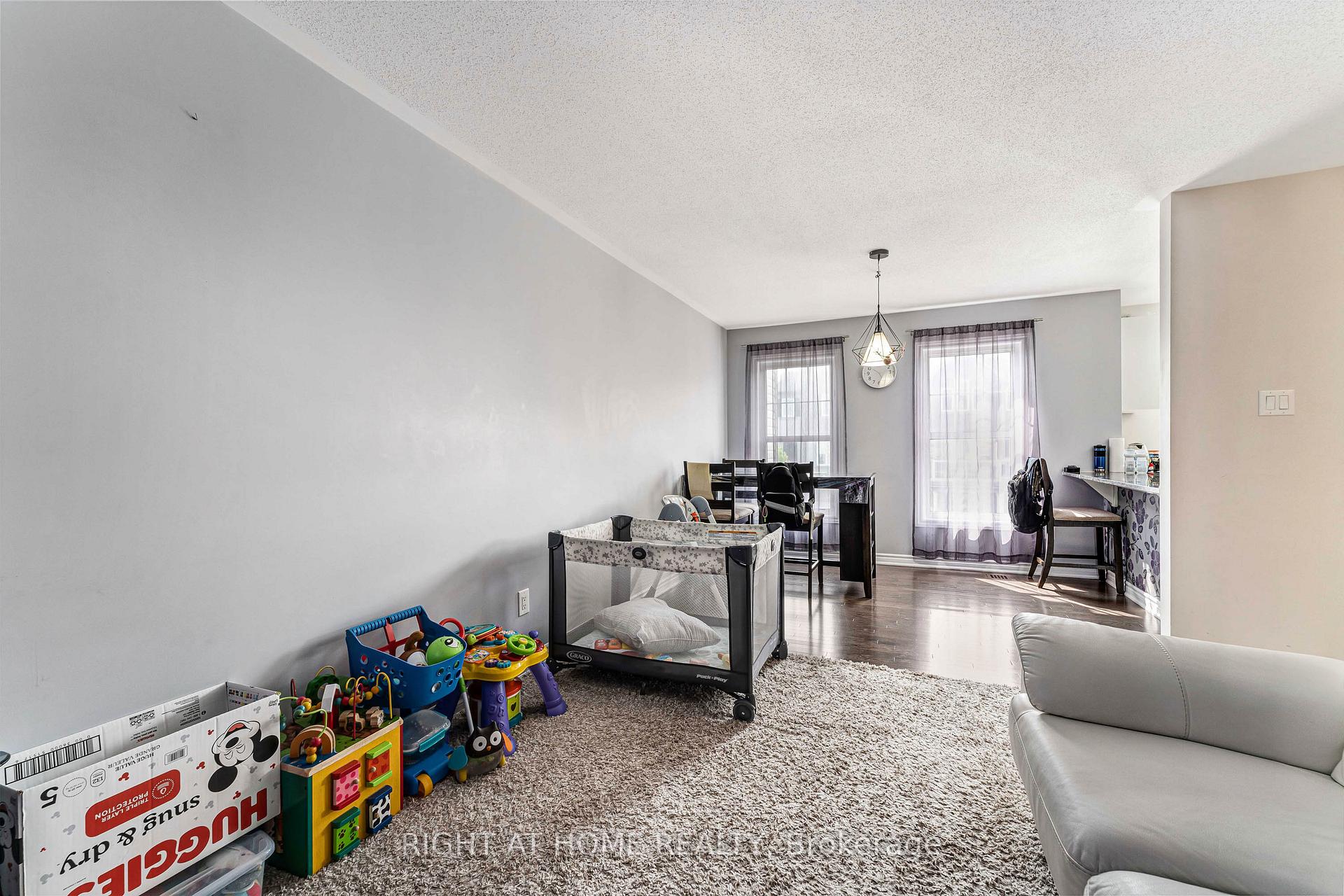 Photo 18 of 12 Streambank Street, Ottawa, Kanata - Emerald Meadows/Trailwest — HOMEH