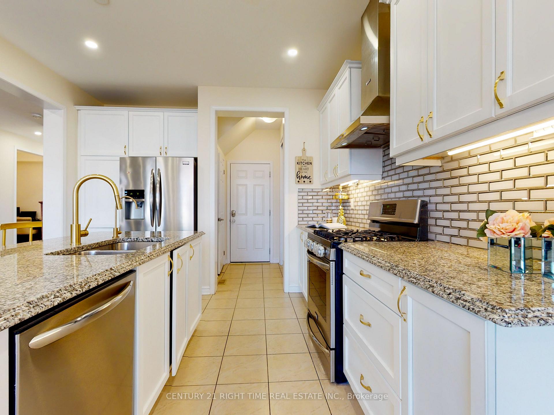 Photo 18 of 314 Grovehill Crescent, Kitchener, Rosenburg — HOMEH