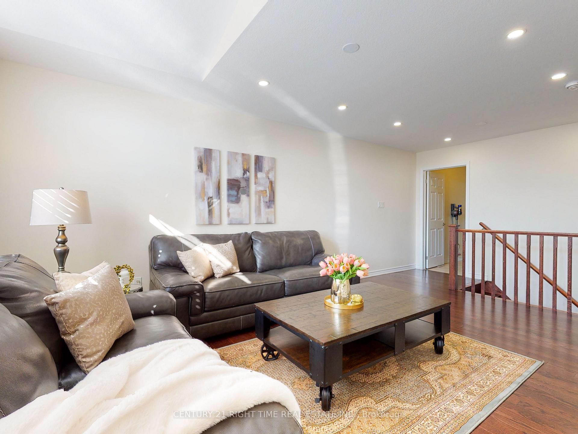 Photo 25 of 314 Grovehill Crescent, Kitchener, Rosenburg — HOMEH