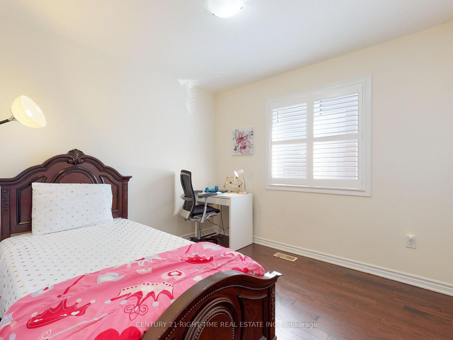 Photo 32 of 314 Grovehill Crescent, Kitchener, Rosenburg — HOMEH