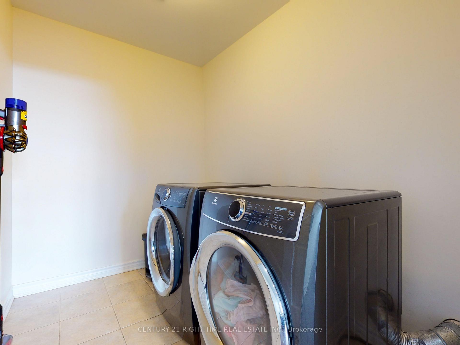 Photo 38 of 314 Grovehill Crescent, Kitchener, Rosenburg — HOMEH