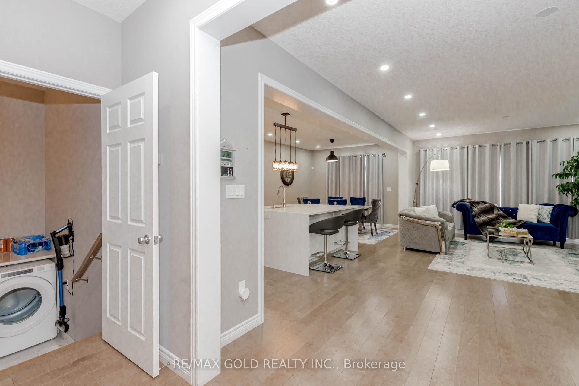 Photo 7 of 573 Florencedale Crescent, Kitchener — HOMEH