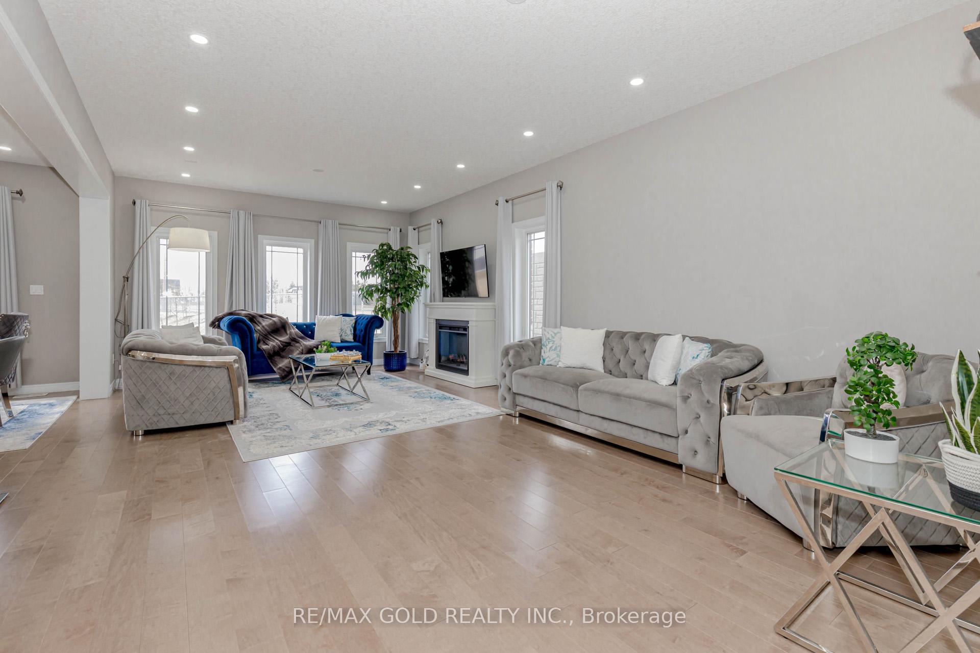 Photo 8 of 573 Florencedale Crescent, Kitchener — HOMEH