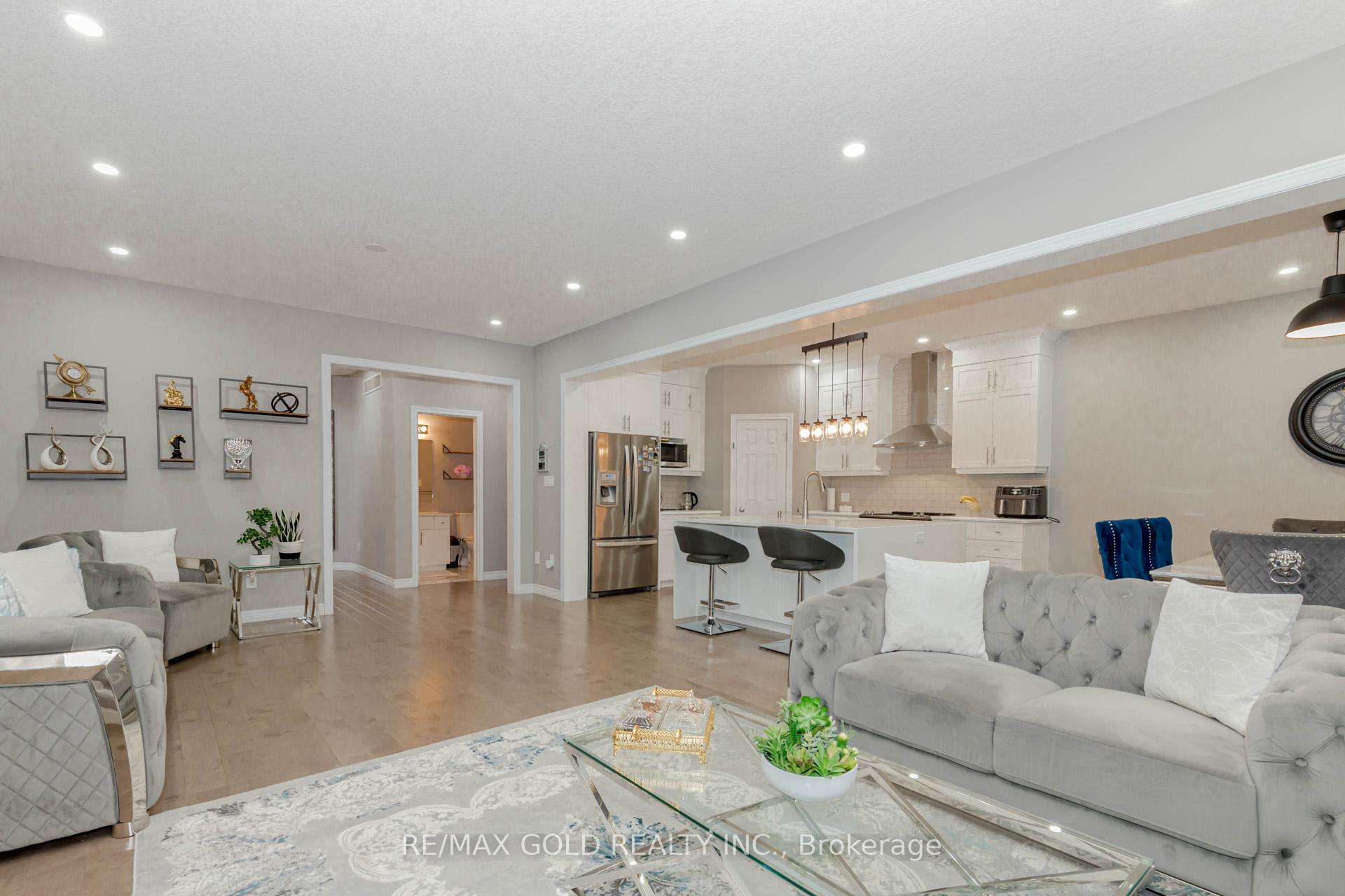 Photo 13 of 573 Florencedale Crescent, Kitchener — HOMEH