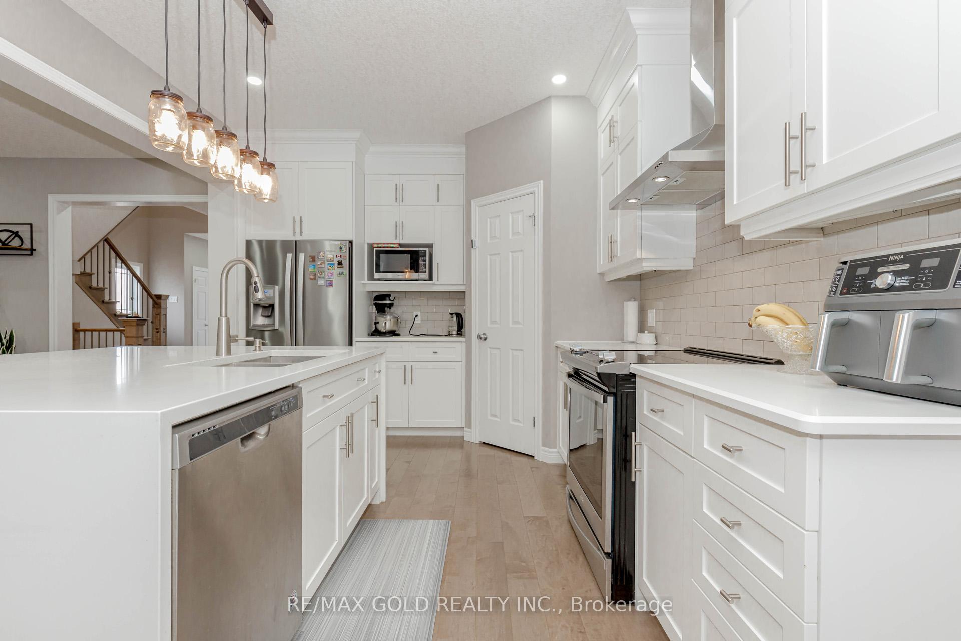 Photo 20 of 573 Florencedale Crescent, Kitchener — HOMEH