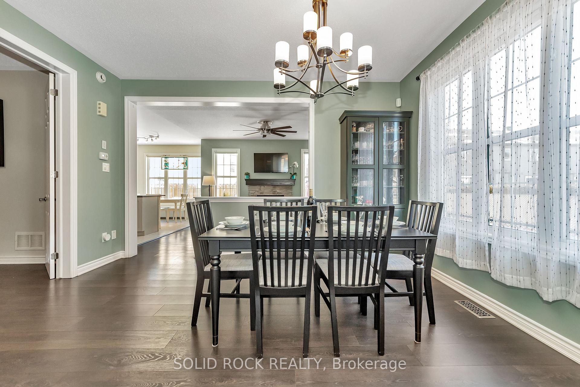 Photo 8 of 32 Solaris Drive, Ottawa, Kanata - Emerald Meadows/Trailwest — HOMEH
