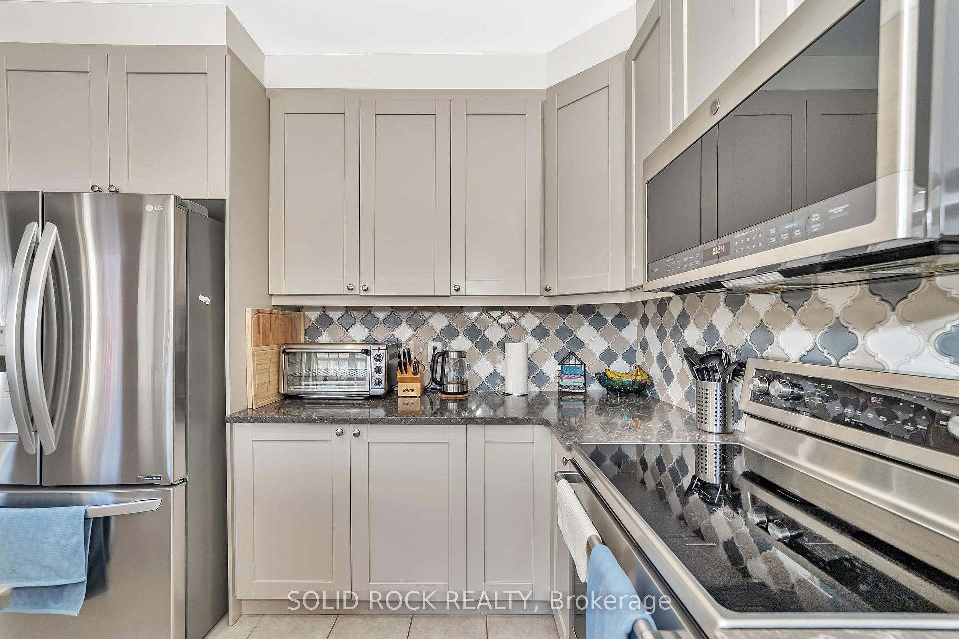 Photo 16 of 32 Solaris Drive, Ottawa, Kanata - Emerald Meadows/Trailwest — HOMEH