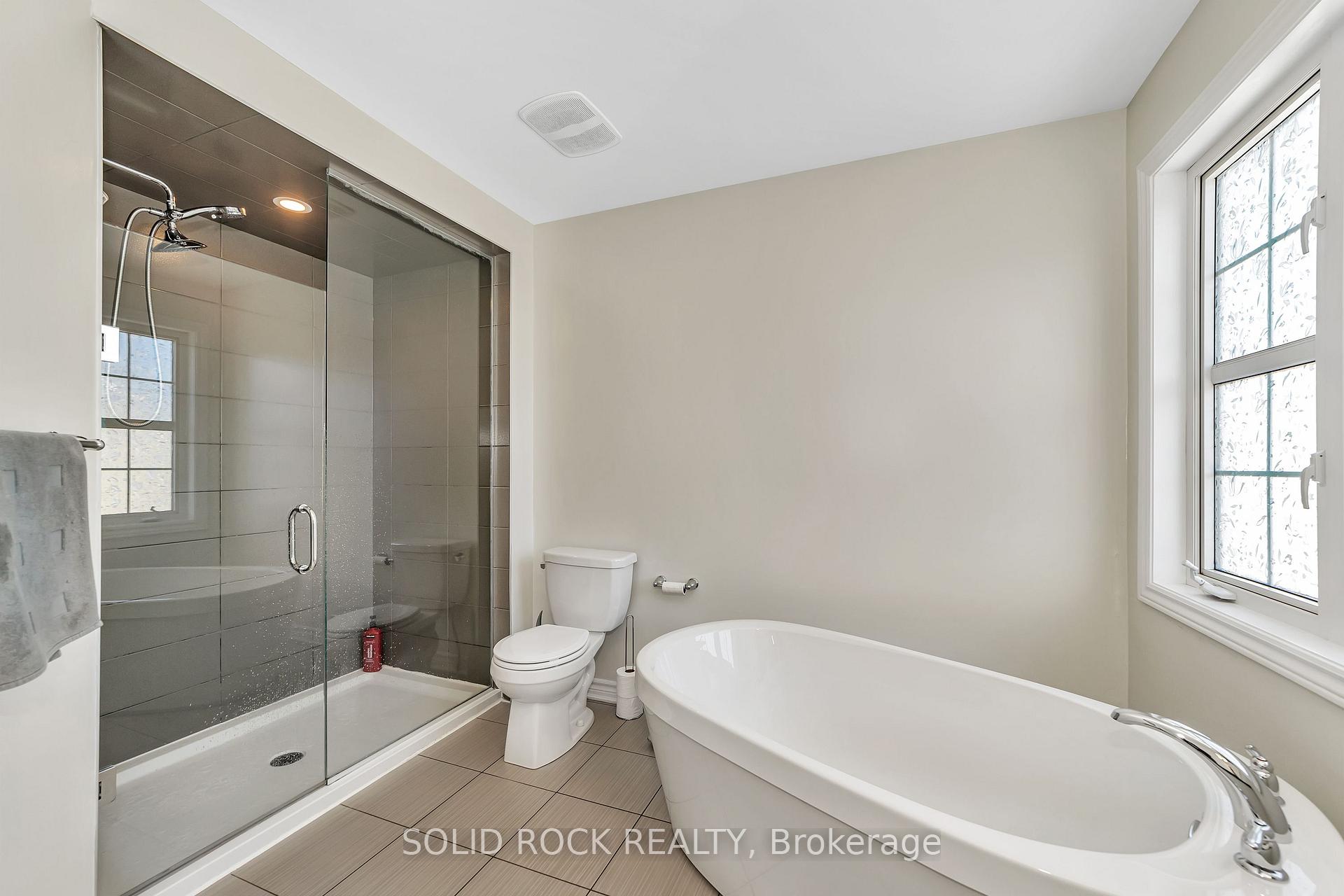 Photo 32 of 32 Solaris Drive, Ottawa, Kanata - Emerald Meadows/Trailwest — HOMEH