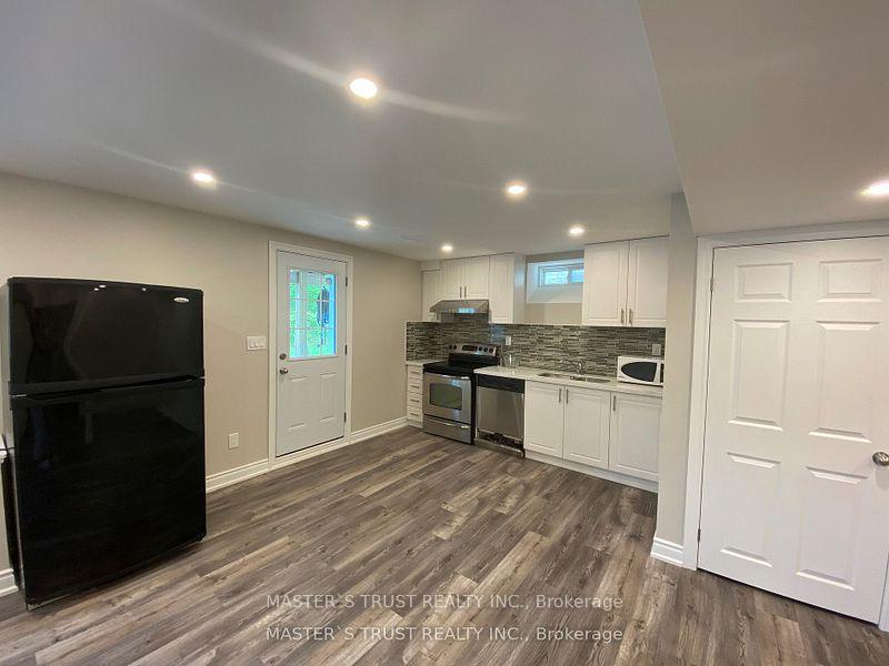 Photo 2 of Unit Bsmt, 27 Castleglen Boulevard, Markham, Berczy — HOMEH