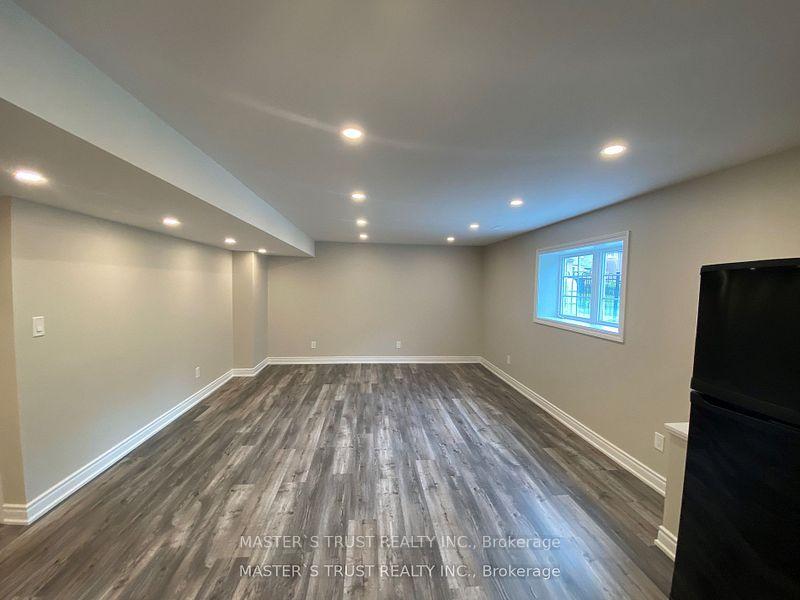 Photo 4 of Unit Bsmt, 27 Castleglen Boulevard, Markham, Berczy — HOMEH