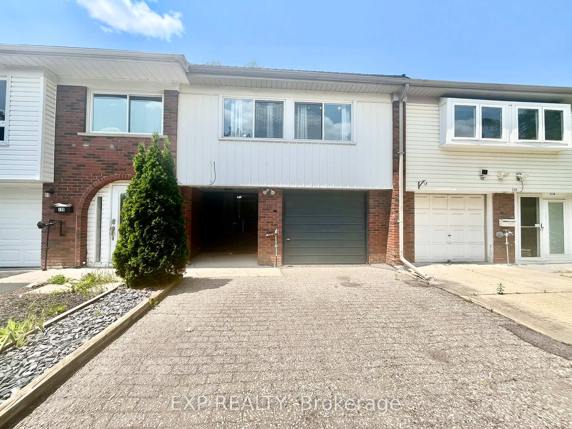 Photo 1 of 118 Overlea Drive, Kitchener, Forest Hill — HOMEH