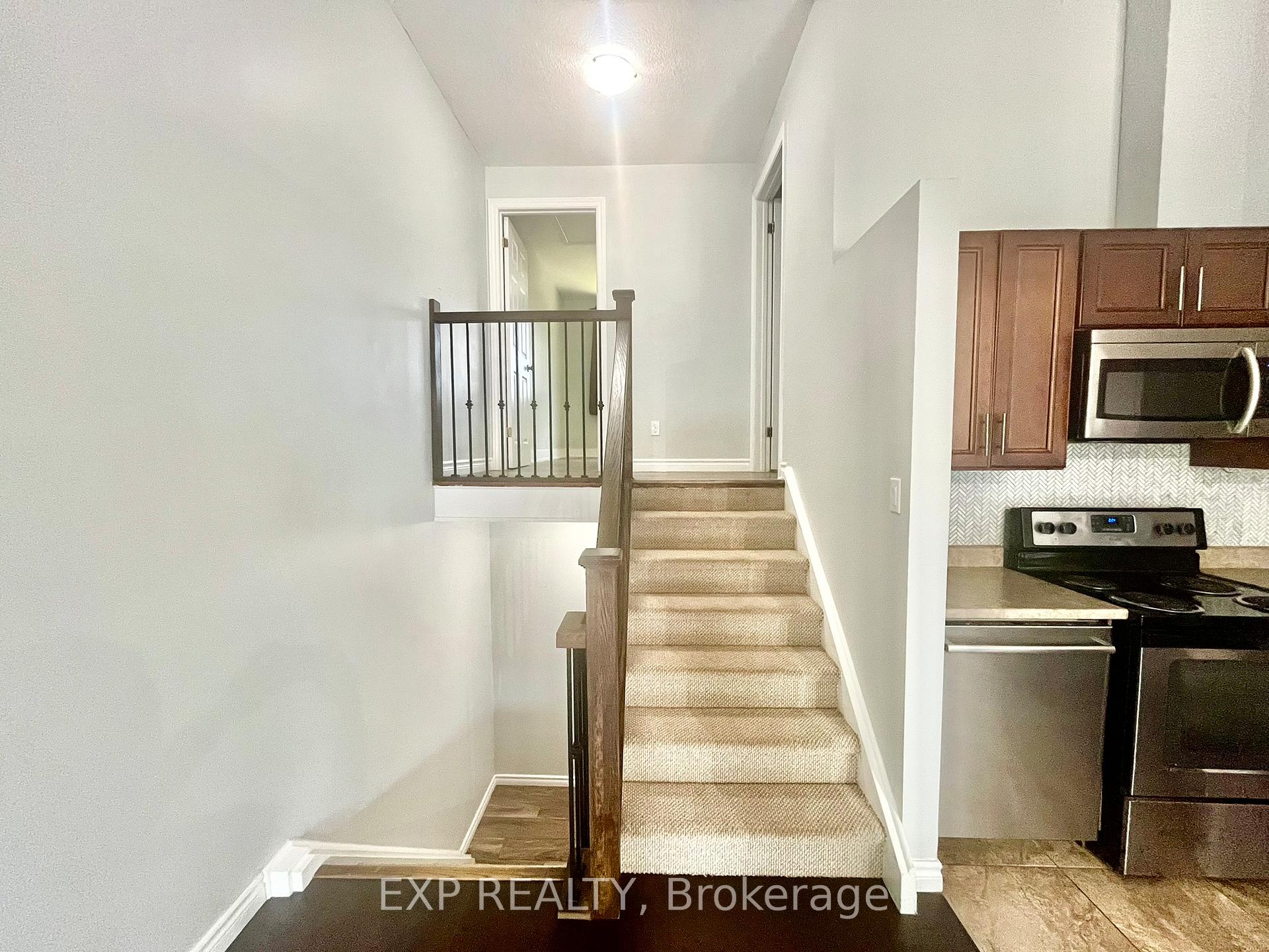 Photo 2 of 118 Overlea Drive, Kitchener, Forest Hill — HOMEH