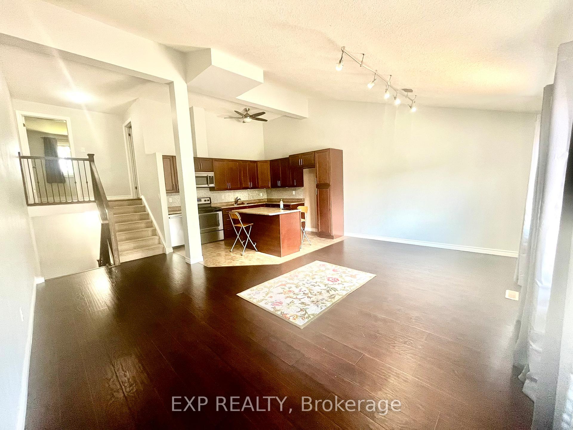 Photo 3 of 118 Overlea Drive, Kitchener, Forest Hill — HOMEH