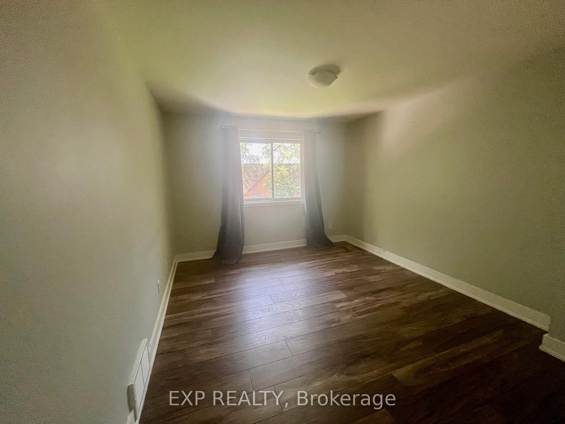 Photo 6 of 118 Overlea Drive, Kitchener, Forest Hill — HOMEH