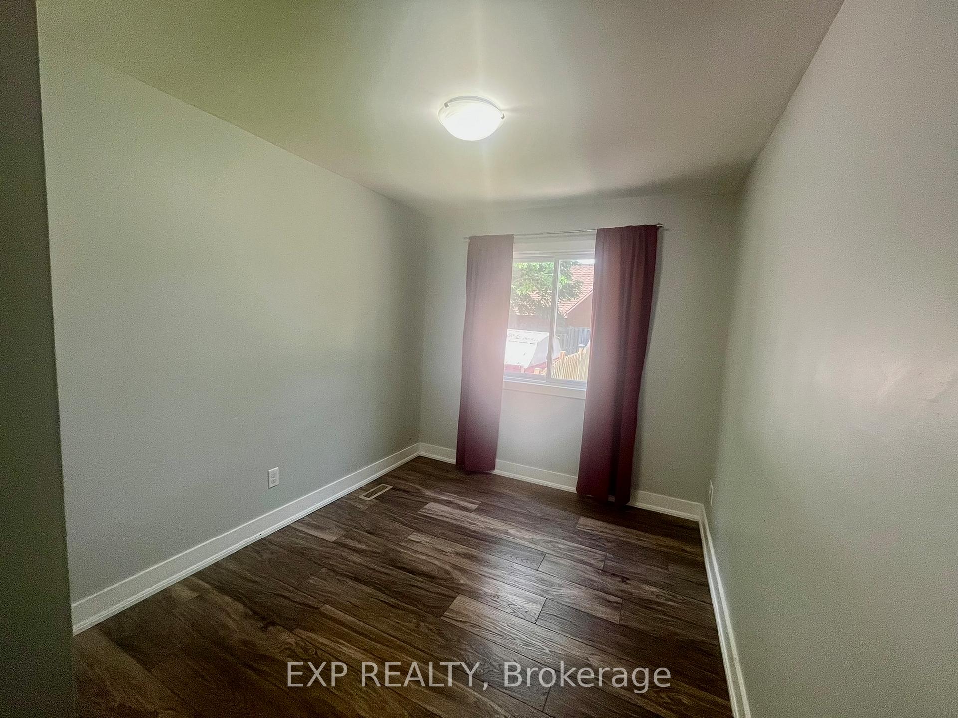 Photo 8 of 118 Overlea Drive, Kitchener, Forest Hill — HOMEH