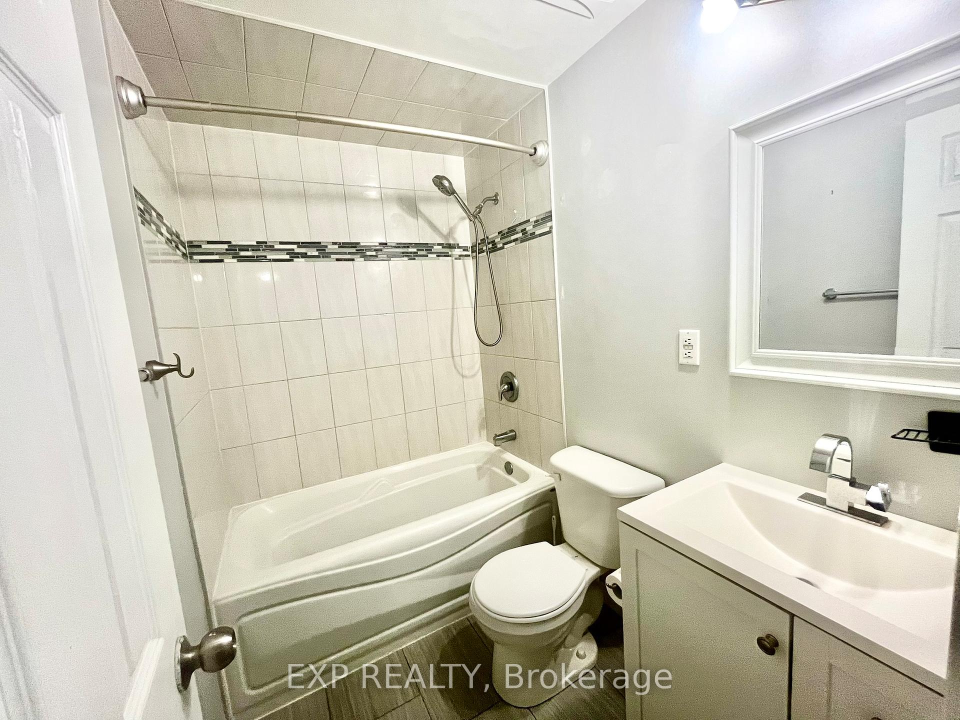 Photo 10 of 118 Overlea Drive, Kitchener, Forest Hill — HOMEH
