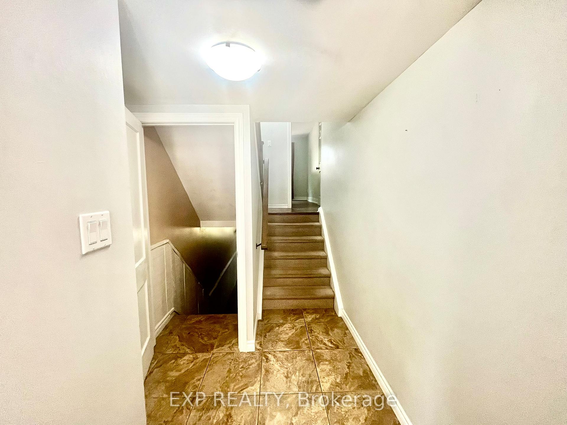Photo 11 of 118 Overlea Drive, Kitchener, Forest Hill — HOMEH
