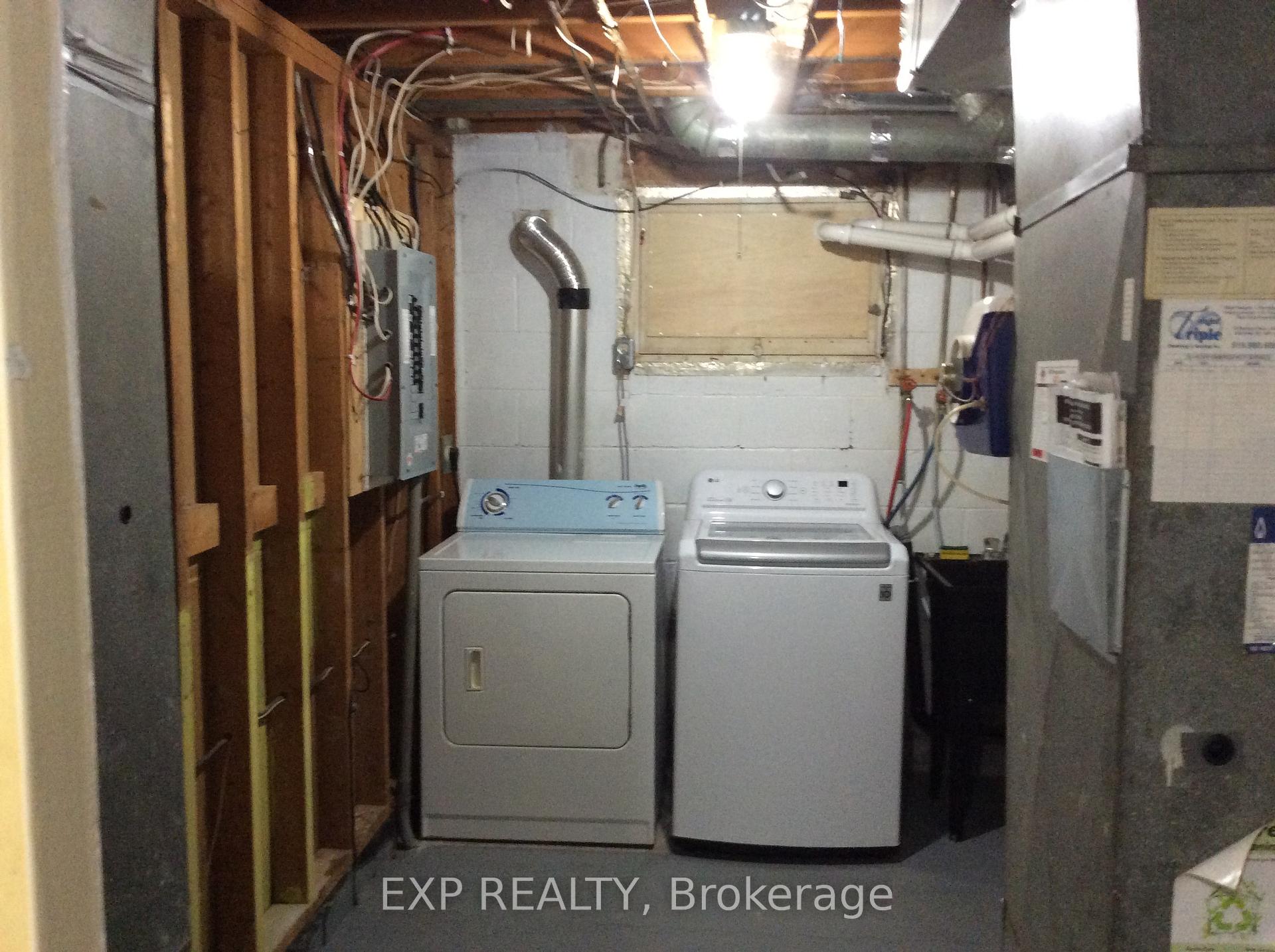 Photo 12 of 118 Overlea Drive, Kitchener, Forest Hill — HOMEH