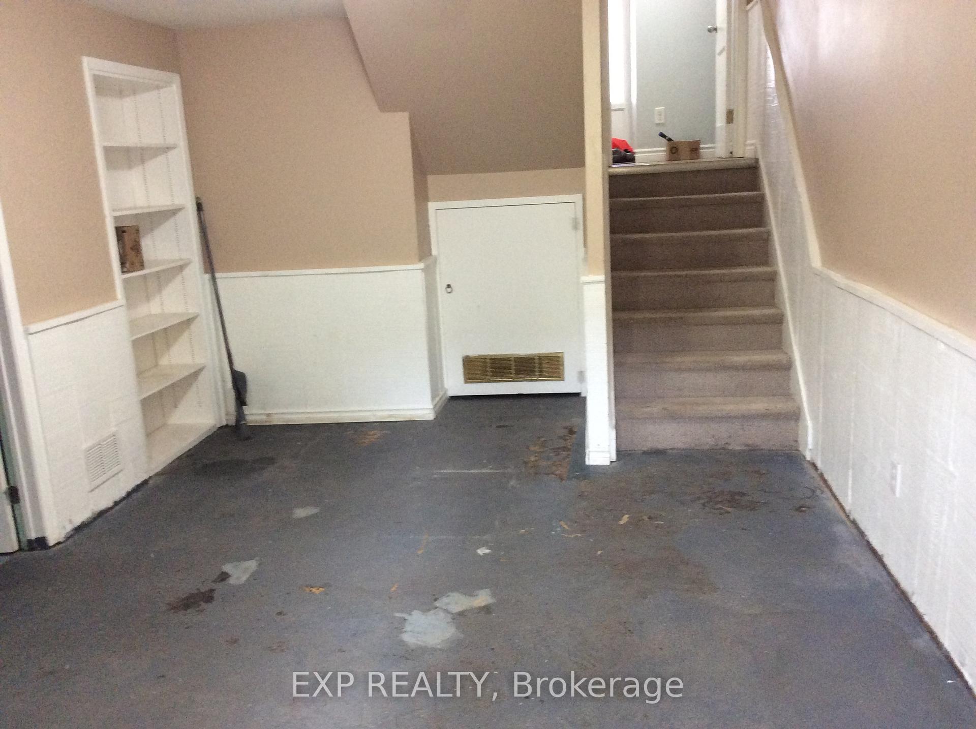 Photo 13 of 118 Overlea Drive, Kitchener, Forest Hill — HOMEH