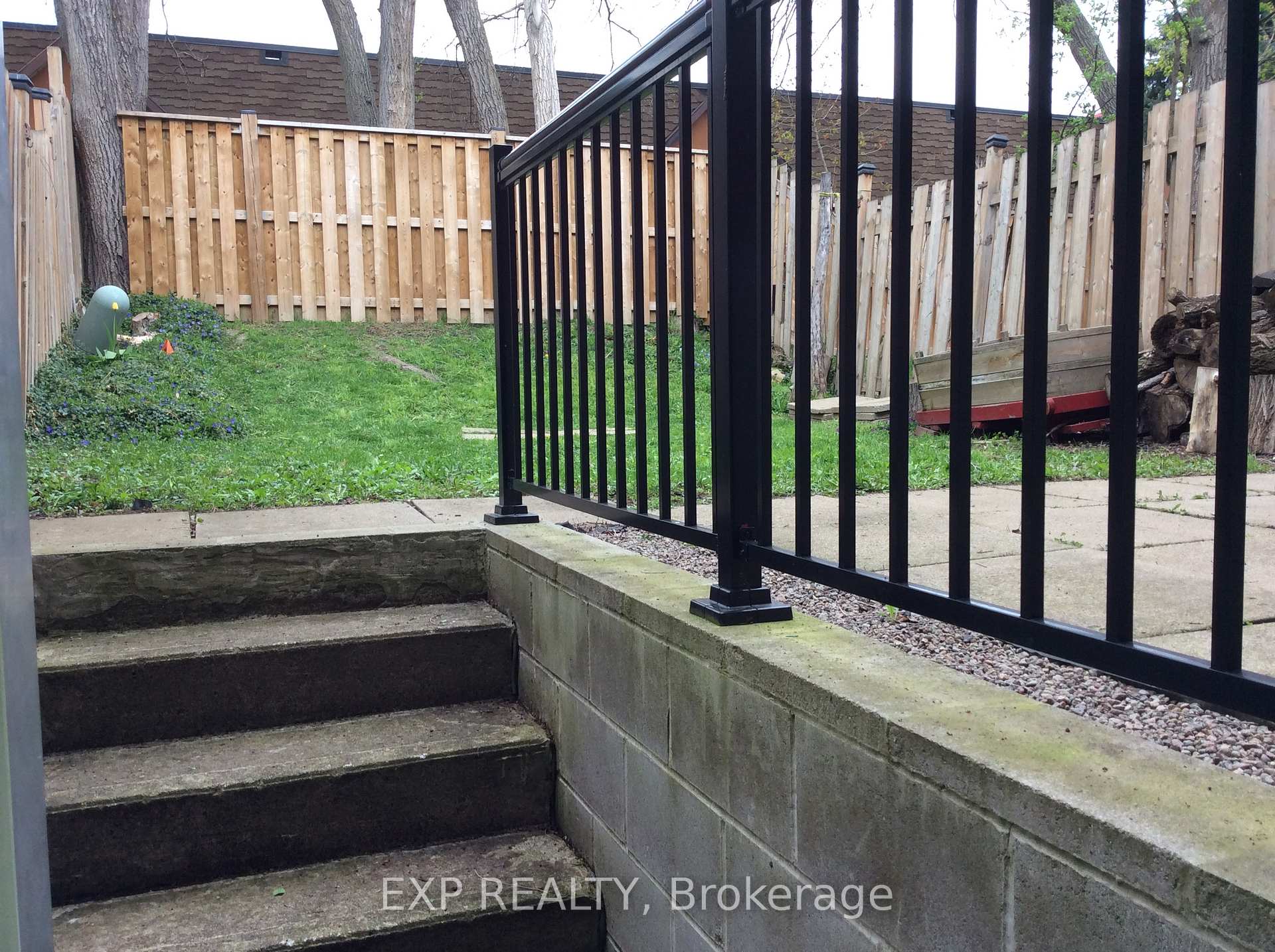 Photo 15 of 118 Overlea Drive, Kitchener, Forest Hill — HOMEH