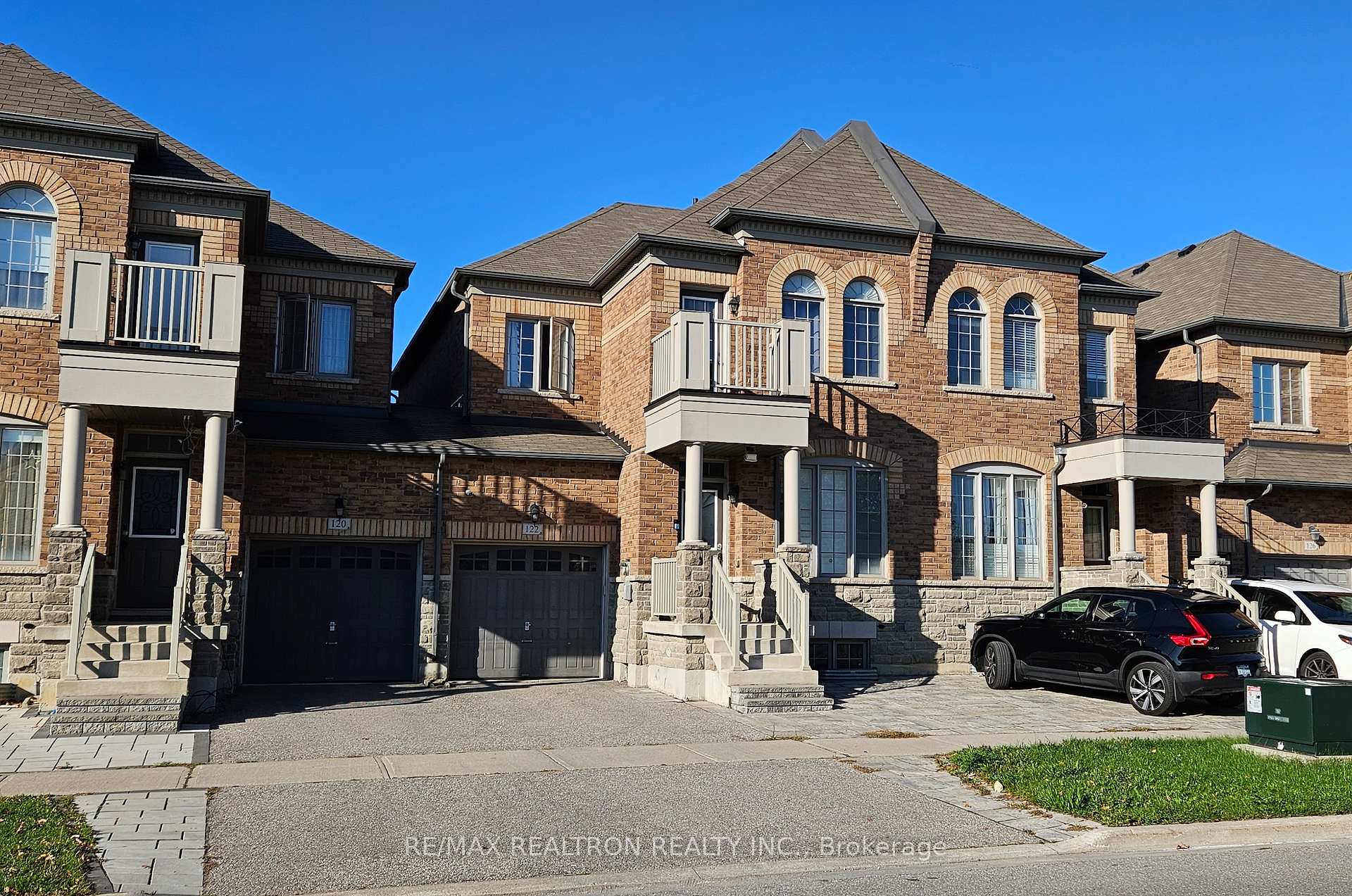Photo 2 of 122 William Berczy Boulevard, Markham, Berczy — HOMEH