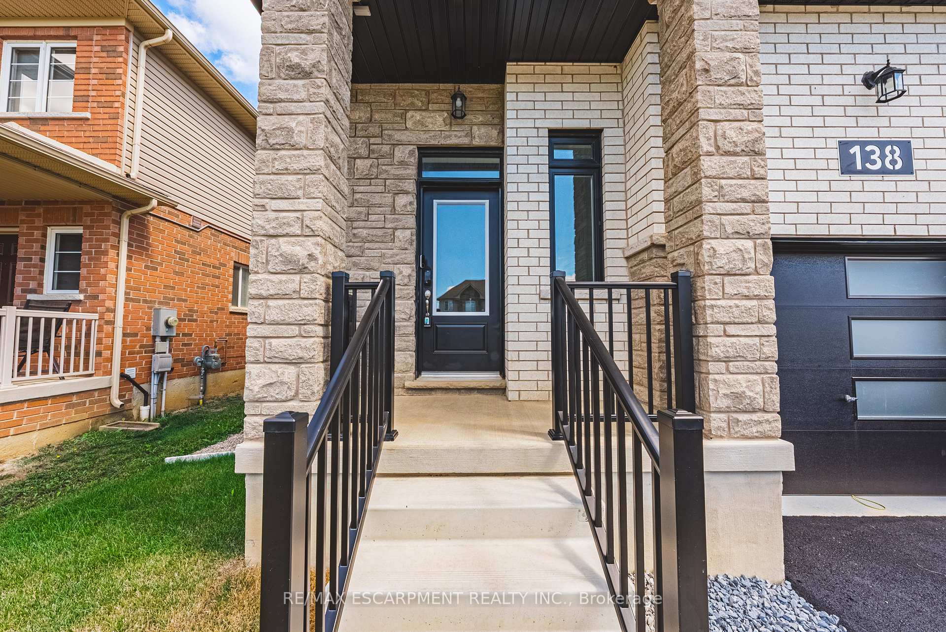 Photo 2 of 138 Lormont Boulevard, Hamilton, Stoney Creek Mountain — HOMEH