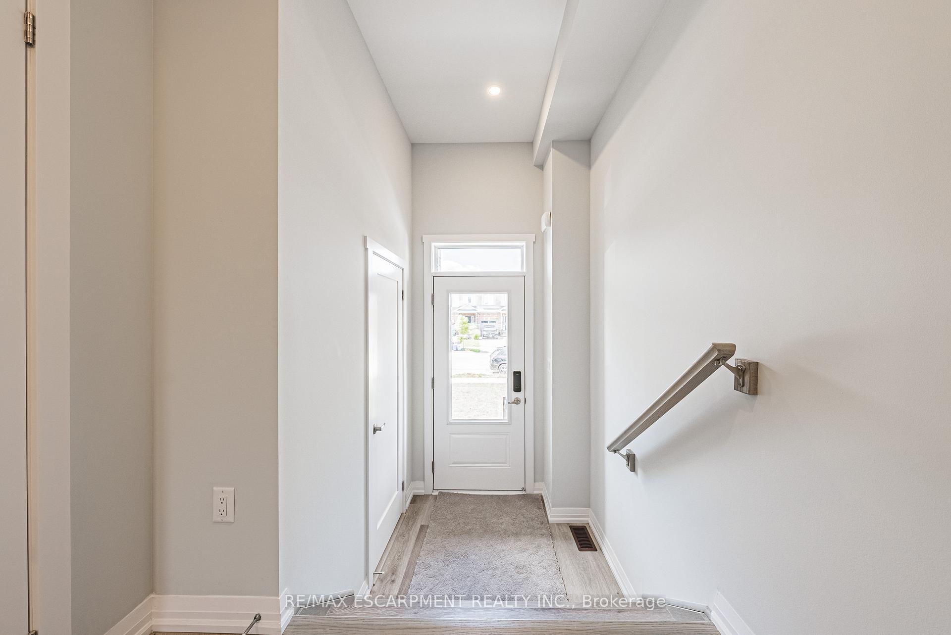 Photo 3 of 138 Lormont Boulevard, Hamilton, Stoney Creek Mountain — HOMEH